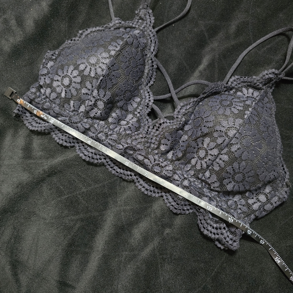 Black Lace Bralette - Picture 2 of 3